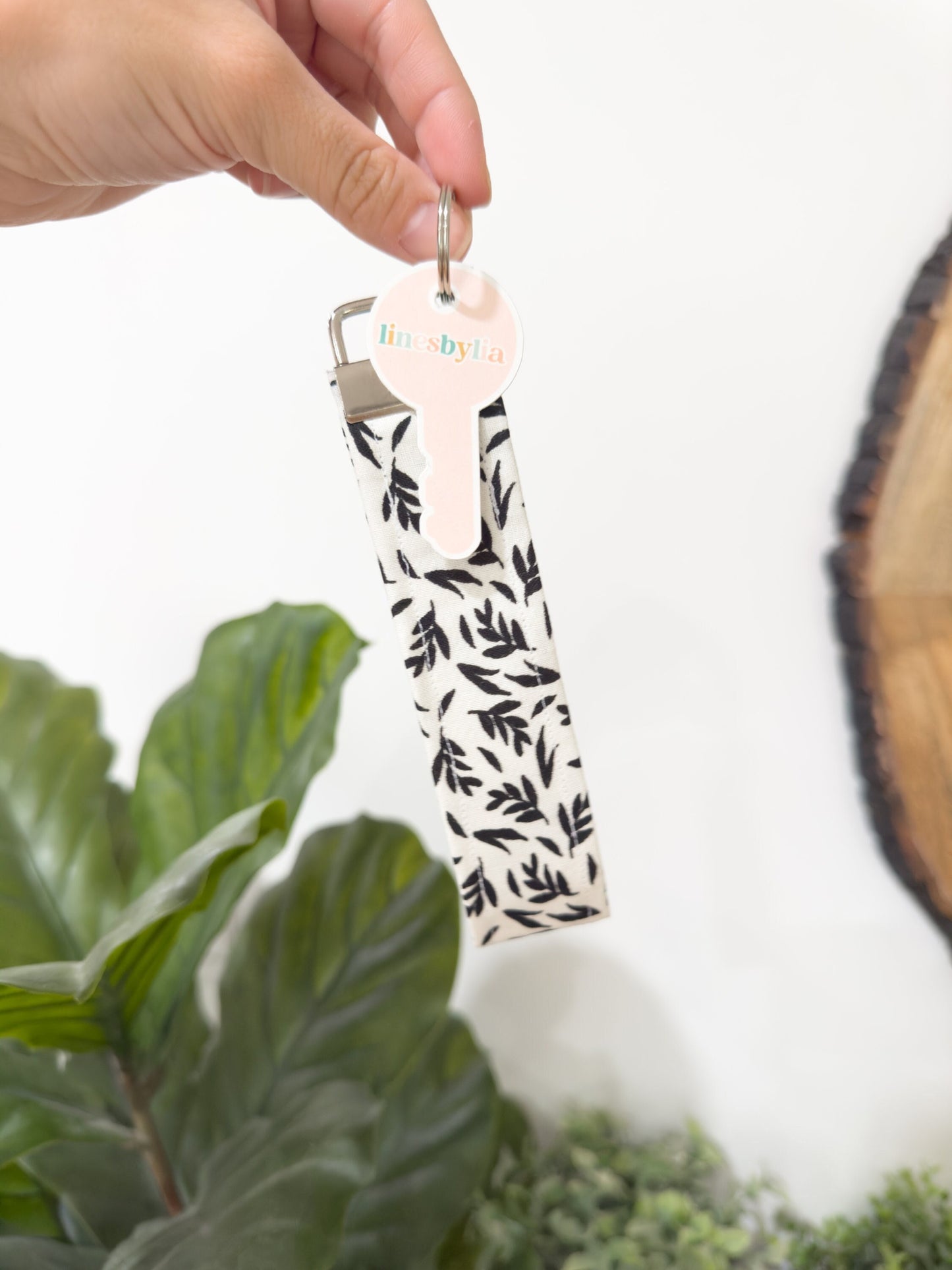 Black & white Leaves Wristlet Keychain