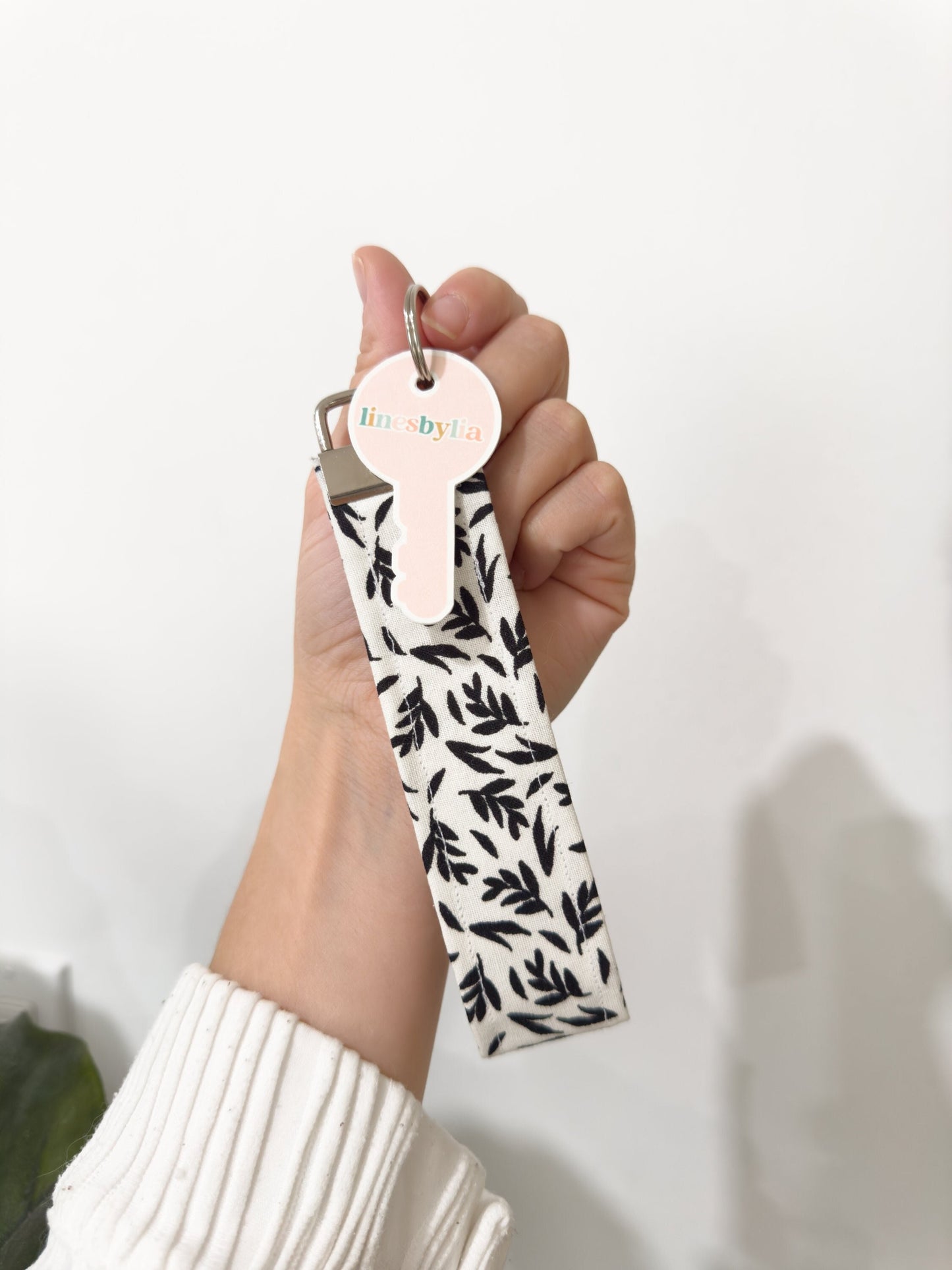 Black & white Leaves Wristlet Keychain